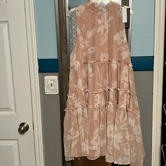 En Saison Dresses & Skirts - En Saison dress size Large. Light Pink Never worn.